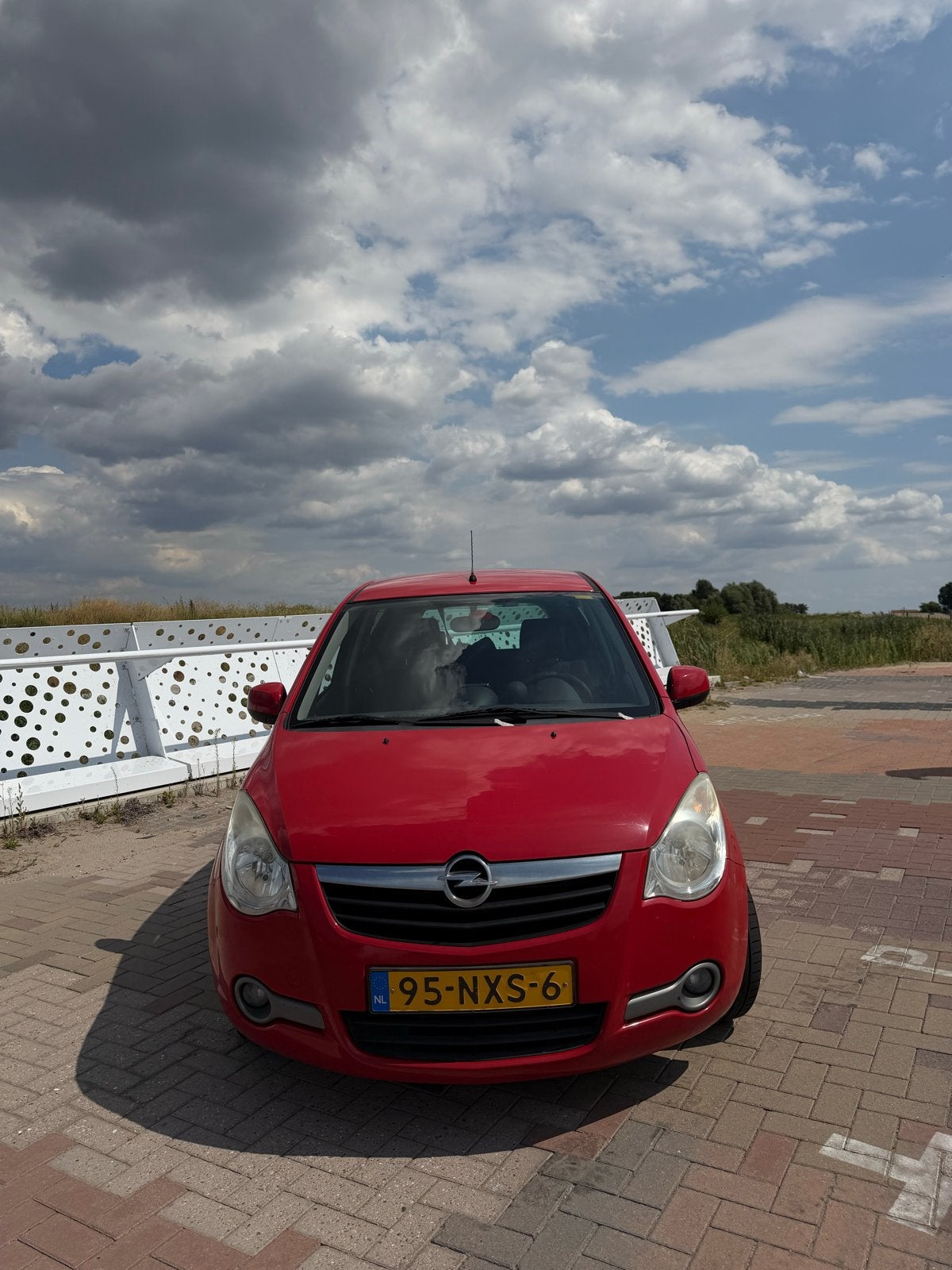 Opel Agila 1.2 16V 2010 Rood, Voorwielaandrijving, Multifunctioneel stuurwiel, 40 €/maand, 4 cilinders
