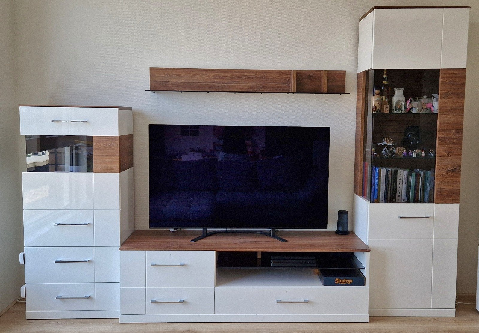 TV meubel/ Woonwand Mömax Tamino met 2 Vitrinekasten