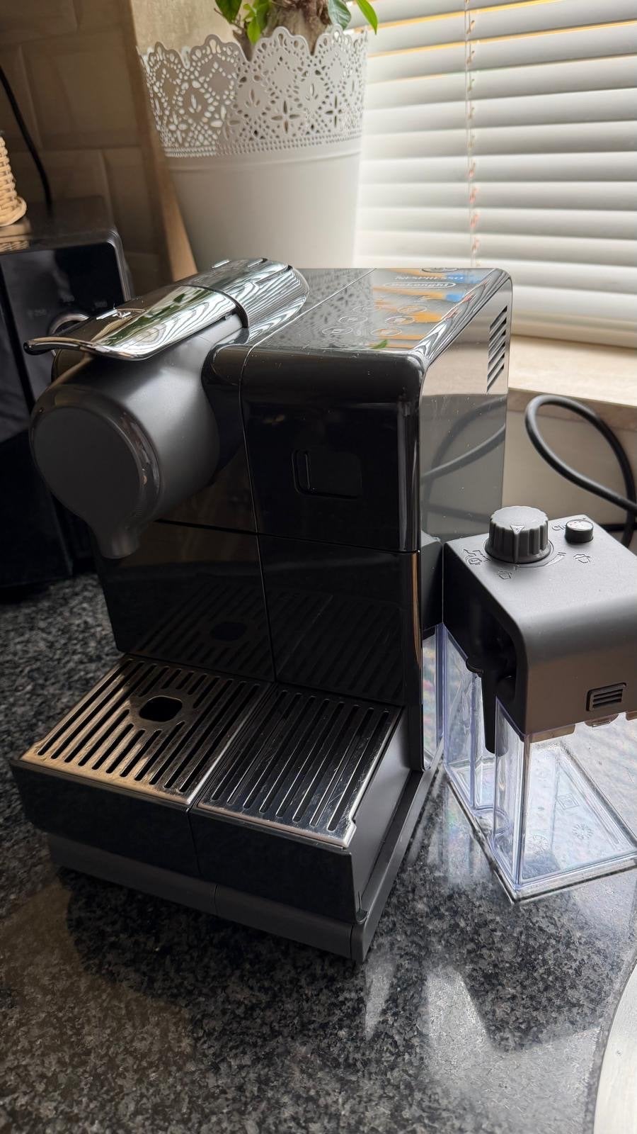 Nespresso De'Longhi, Ophalen, Gebruikt, Koffiemachine, Koffiepads en cups