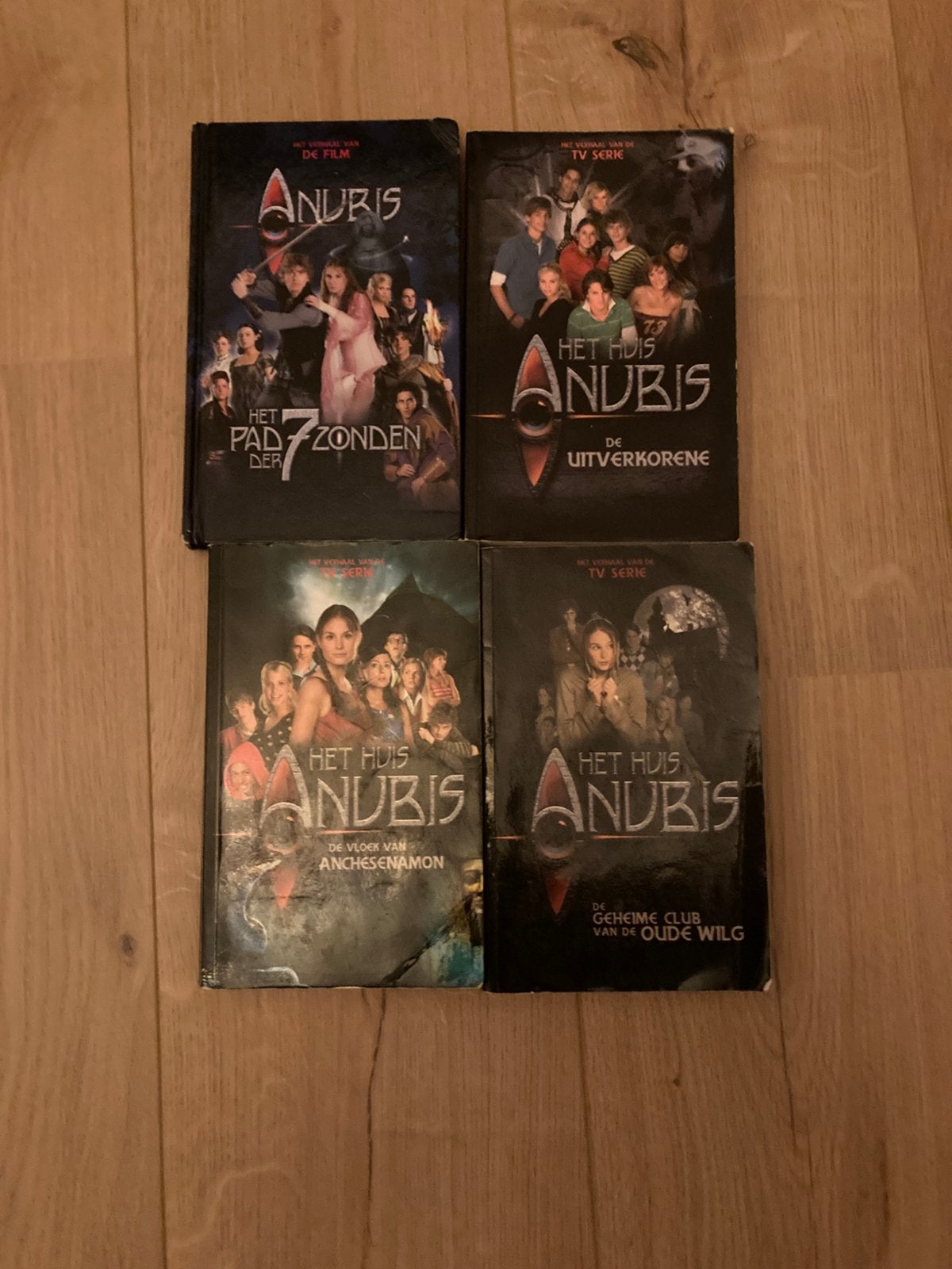 Het Huis Anubis - 4 Boeken, Ophalen of Verzenden, Zo goed als nieuw, Tv-serie