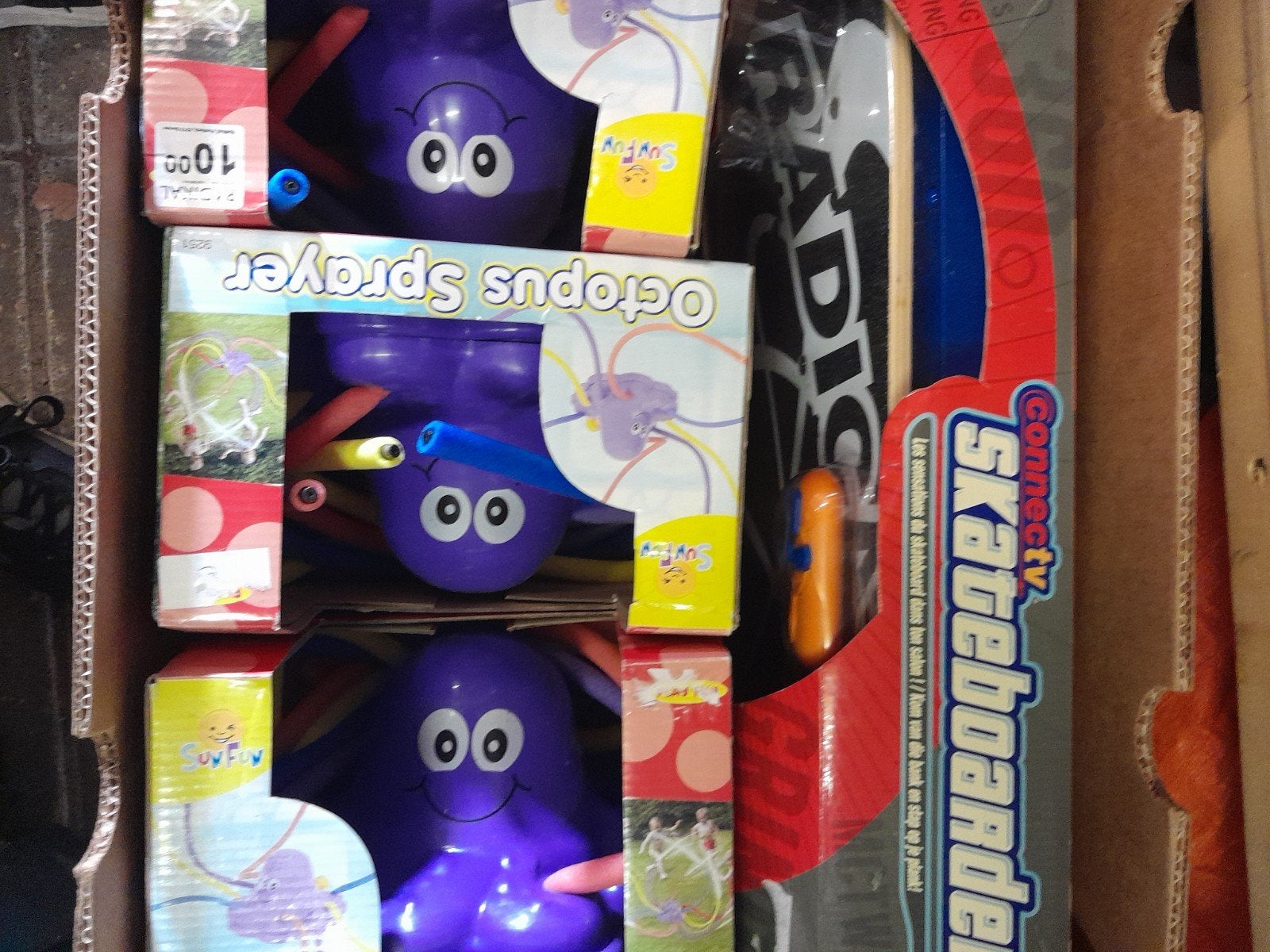 Te koop 15 dozen speelgoed, Ophalen