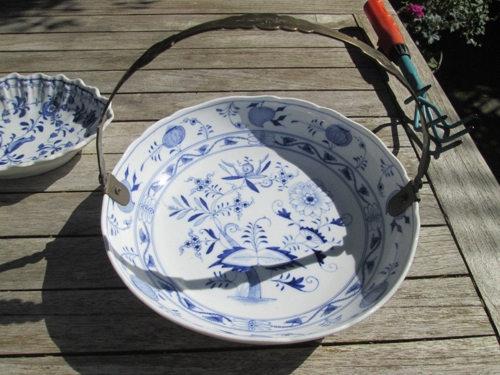 Antieke Porseleinen Meissen Schaal met Beugel, Ophalen of Verzenden