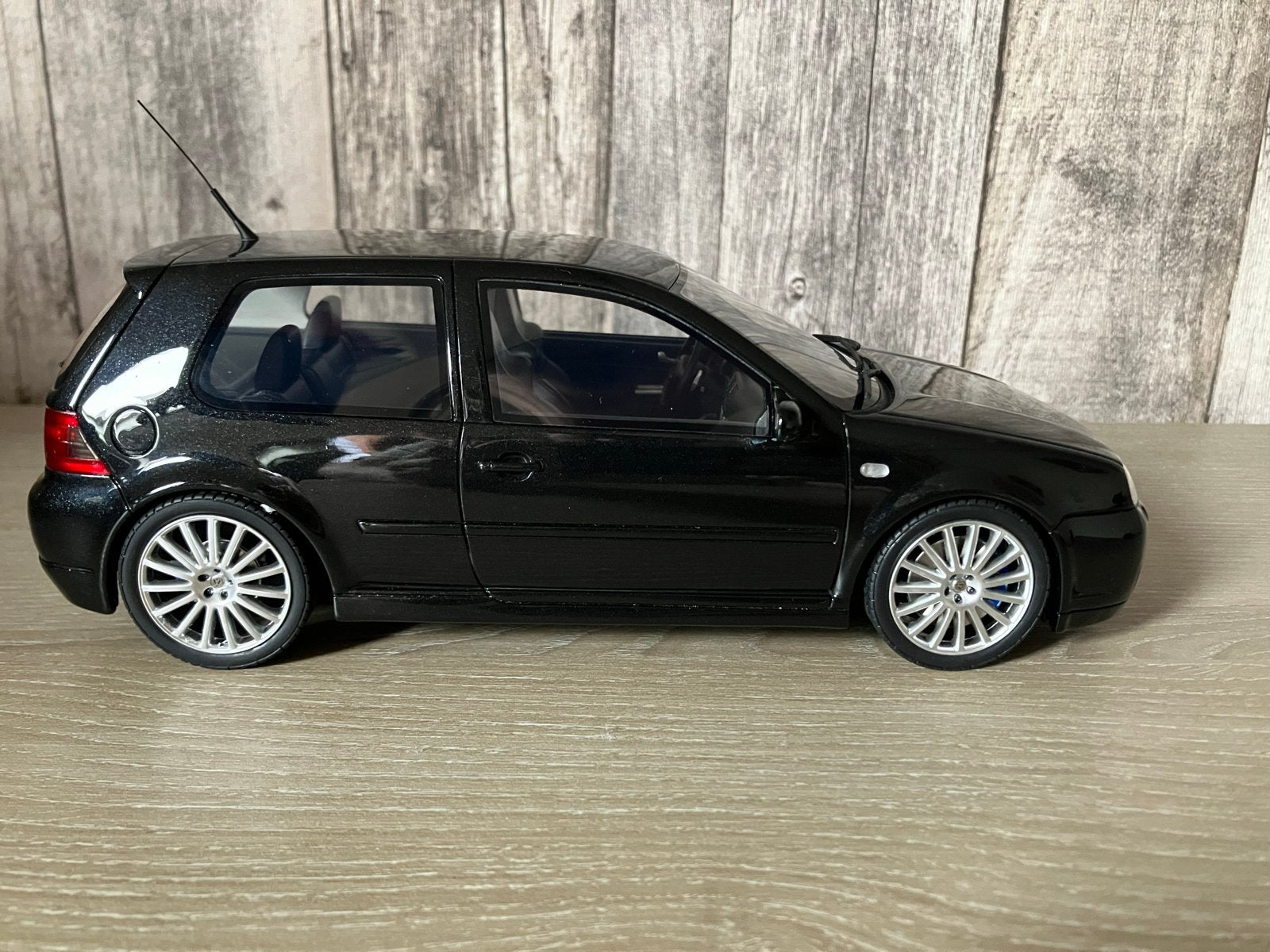 OttOMobile Volkswagen Golf 4 R32 1/18 - Zwart, Ophalen of Verzenden, Nieuw, Auto, OttOMobile