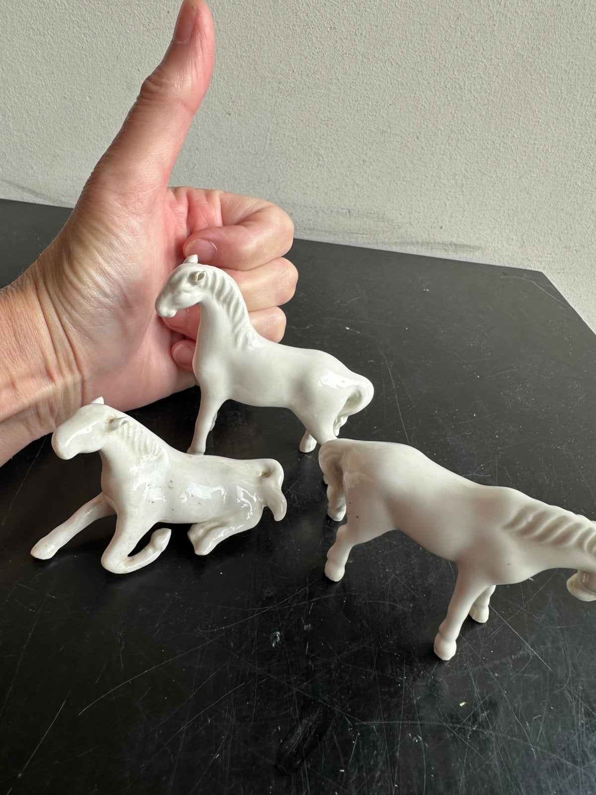 Oud chinees Blanc de Chine  porselein paarden trio, Ophalen of Verzenden
