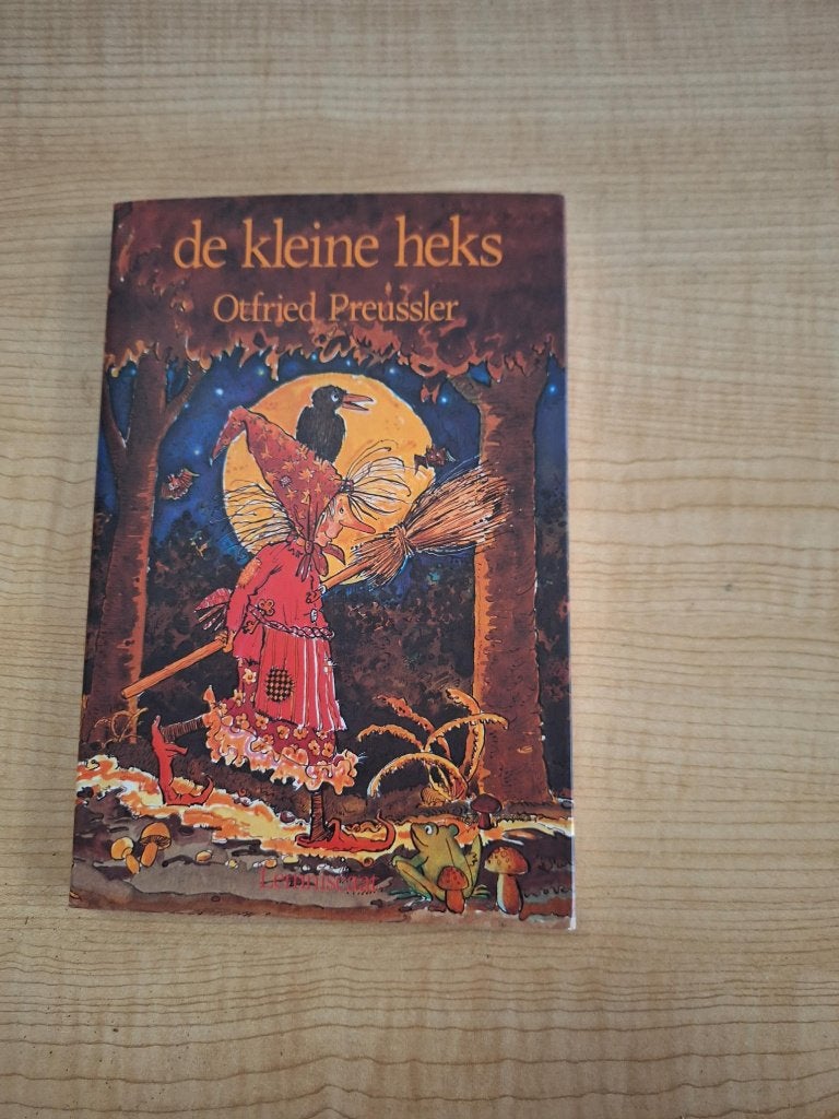 boek de kleine heks, Ophalen of Verzenden, Zo goed als nieuw, Fictie algemeen