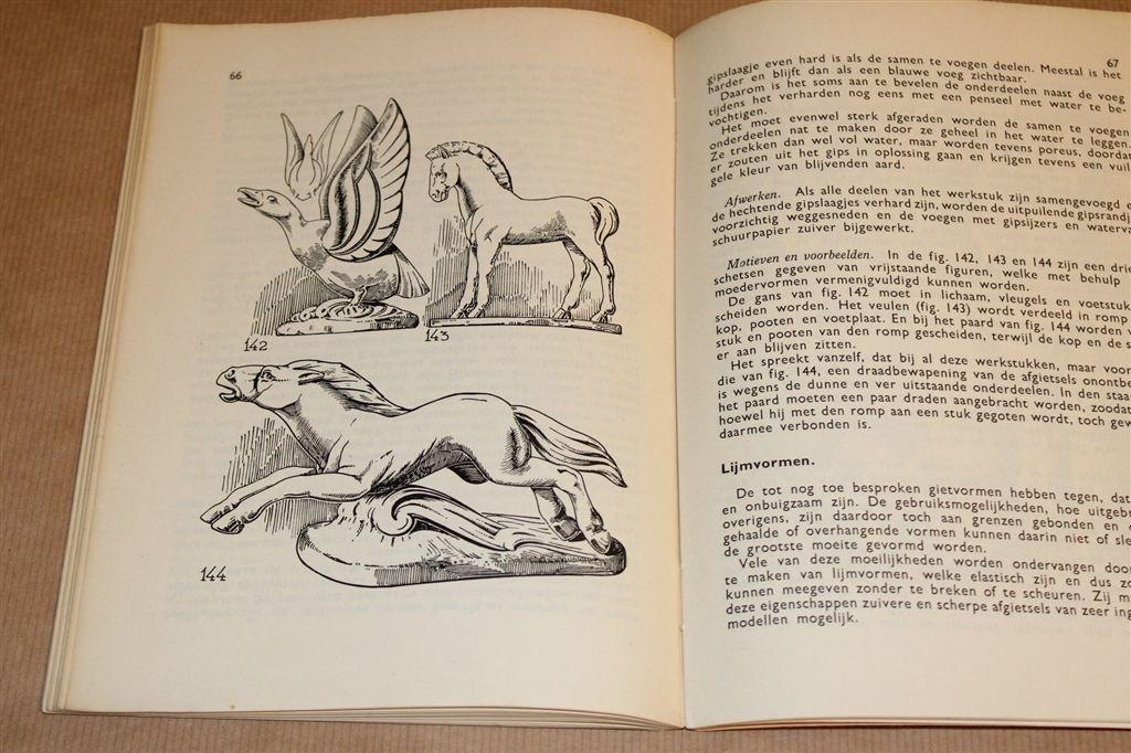 Boetseren en Gieten — Vintage Handboek [1944], Boeken, Ophalen of Verzenden, Gelezen, Overige onderwerpen