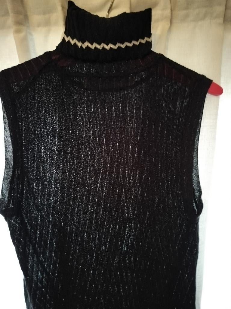 Zwarte top zwart met zilver bies langs col, Maat 38/40 (M), Zwart, Ophalen of Verzenden, Zo goed als nieuw