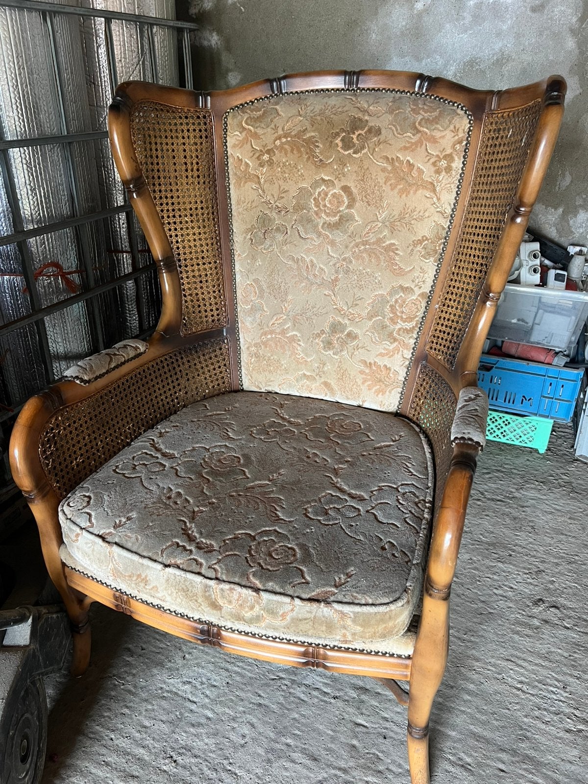 Oude fauteuil in Bamboe-stijl met riet, Ophalen