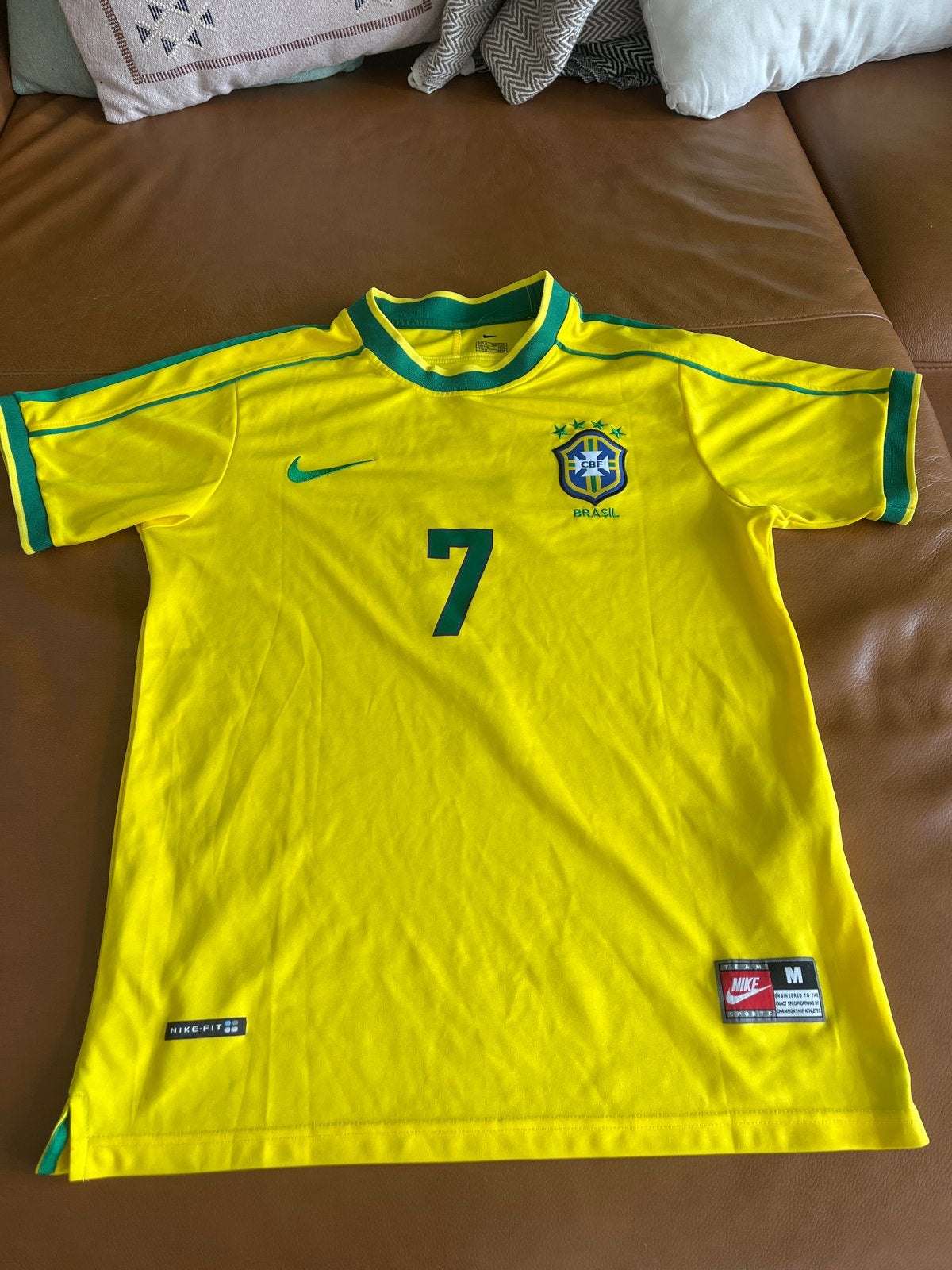 Brazilië Thuisshirt Ronaldinho #7 - Maat M, Maat 48/50 (M), Geel, Ophalen of Verzenden, Voetbal