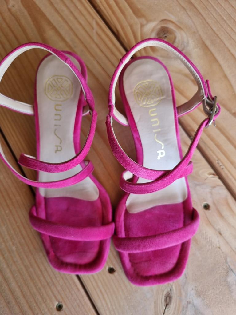 Unisa Roze suède  sandalen met haak maat 36, Ophalen of Verzenden, Zo goed als nieuw, Roze, Sandalen of Muiltjes