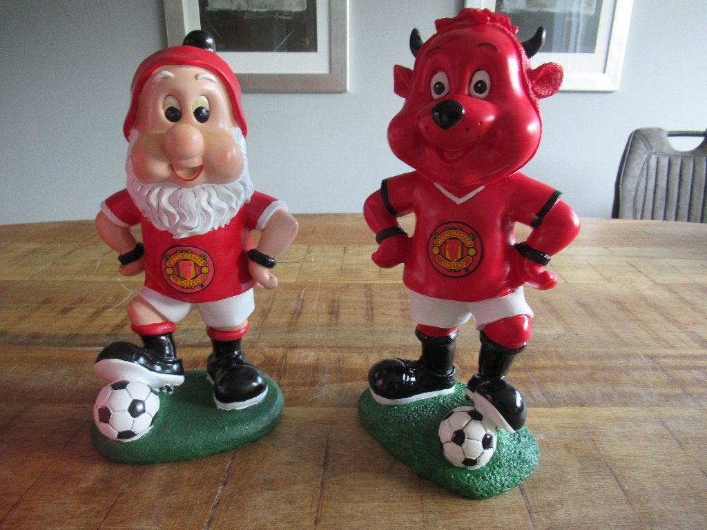 NIEUW 2x grote Manchester United mascotte Gnome kabouter, Ophalen of Verzenden, Zo goed als nieuw, Buitenlandse clubs, Beeldje of Poppetje
