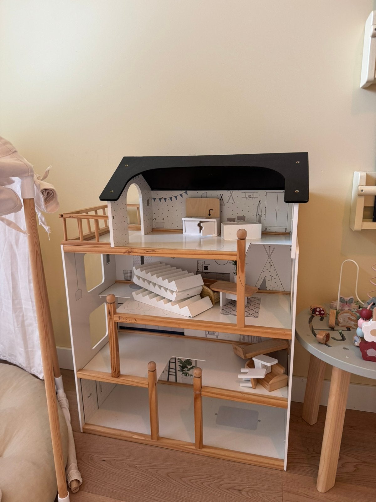 Poppenhuis Petit Amelie, Kooi, Minder dan 75 cm, Zo goed als nieuw, Ophalen