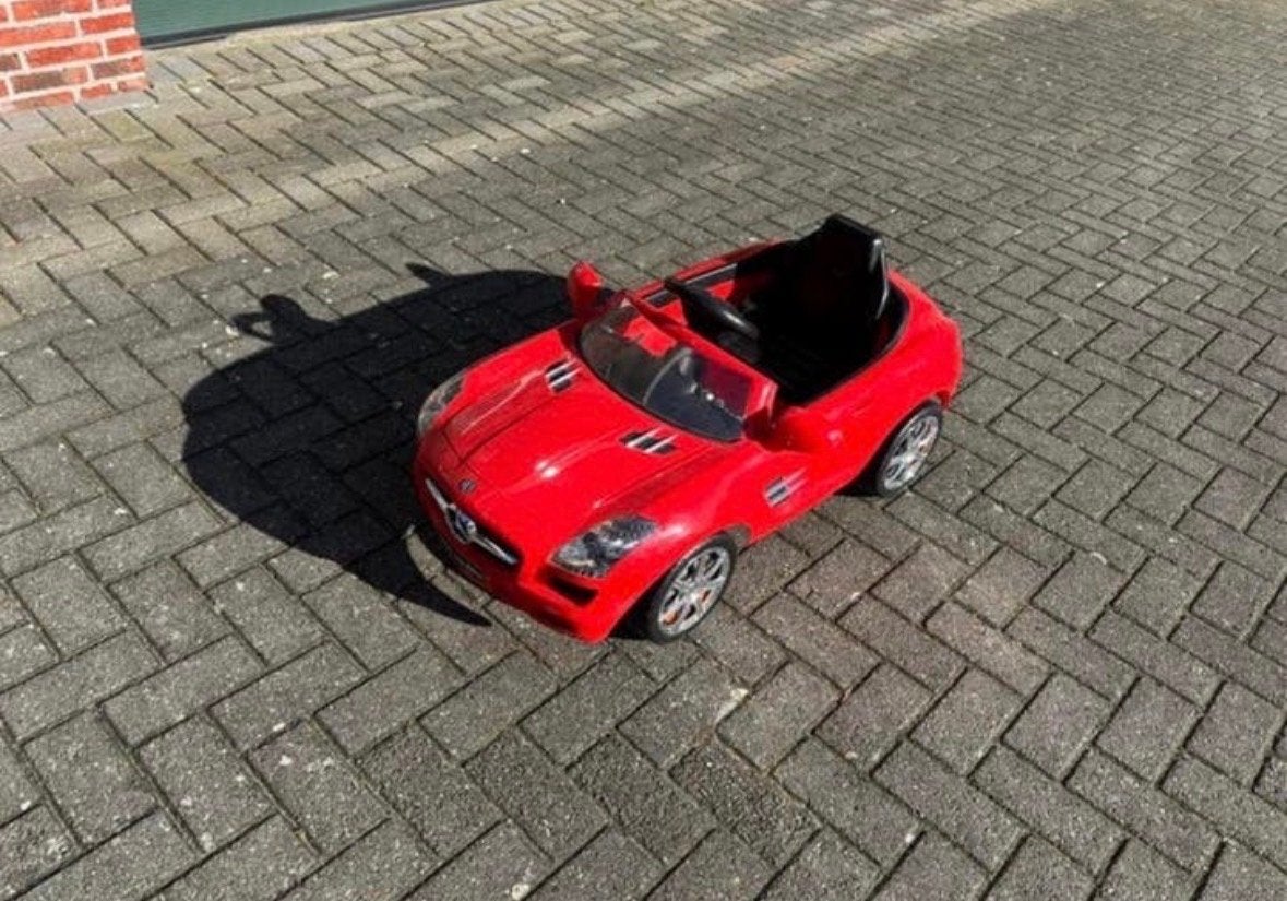 Rode Mercedes AMG Kinderauto - Elektrisch, Kinderen en Baby's, Speelgoed | Buiten | Voertuigen en Loopfietsen, Ophalen, Gebruikt