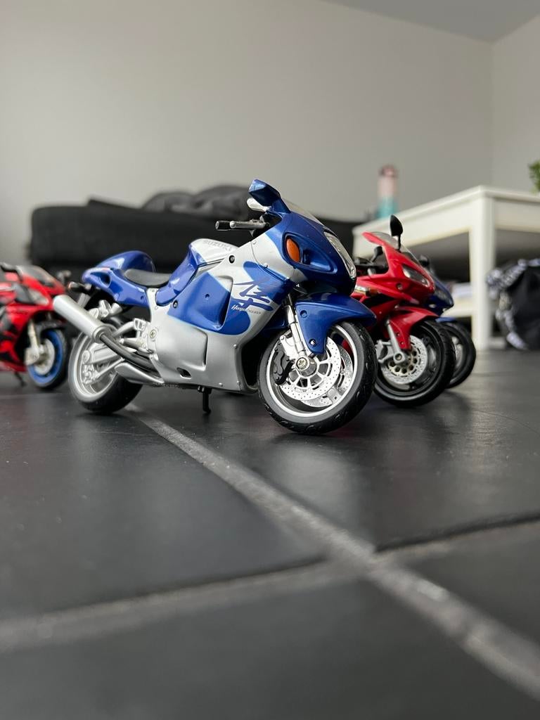 Miniatuur motoren r1 fireblade hayabusa, Ophalen of Verzenden, Zo goed als nieuw, Motor