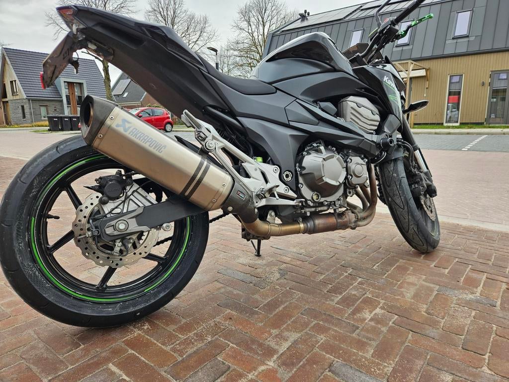 Kawasaki Z800 ( A2 motor )- Naked Bike met Akrapovic uitlaat, 4 cilinders, Particulier, 800 cc, Minimaal motorrijbewijs A2