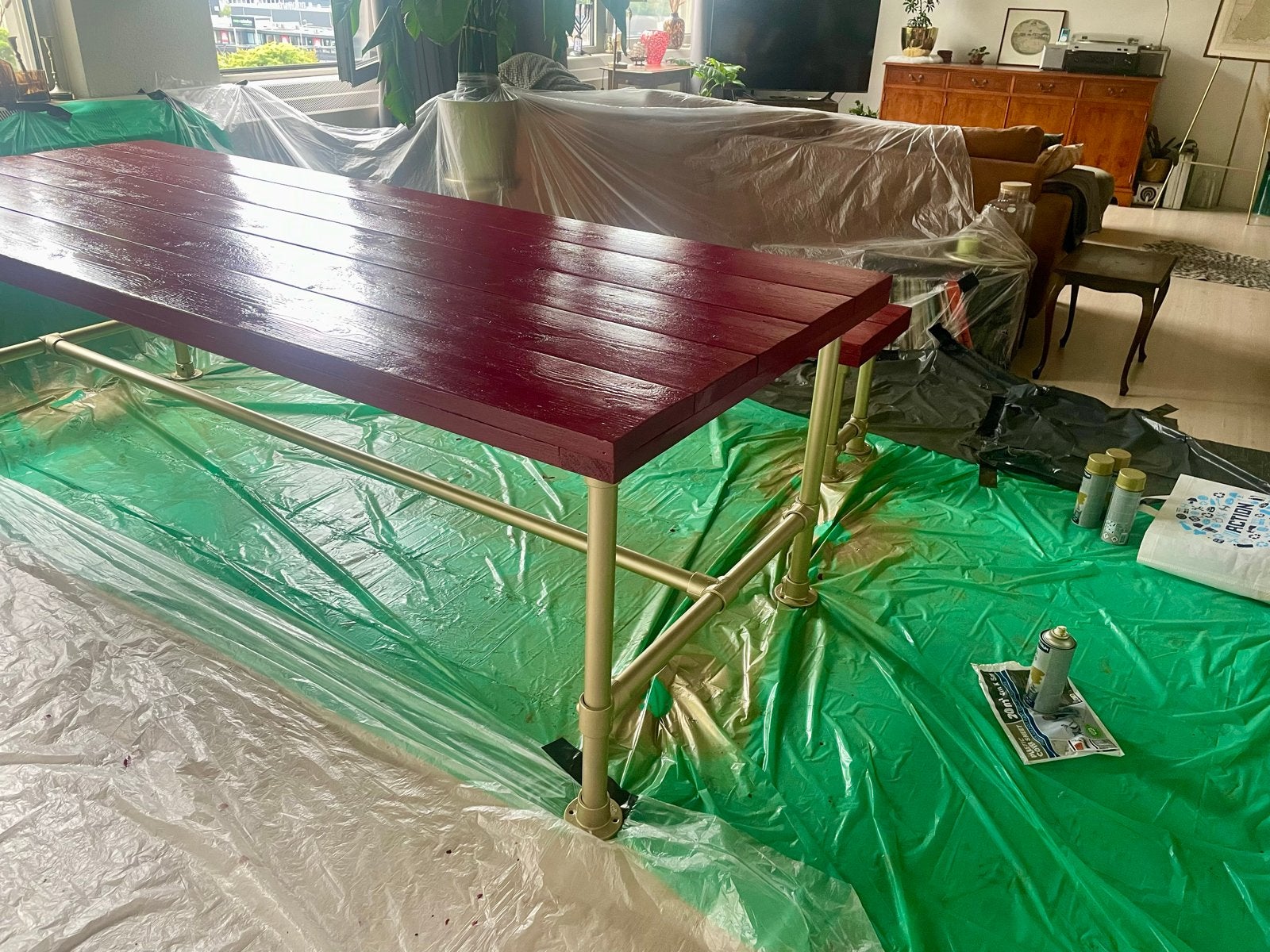 Robuuste rode 8 persoons eettafel met gouden onderstel, Ophalen, Gebruikt, 200 cm of meer, 50 tot 100 cm
