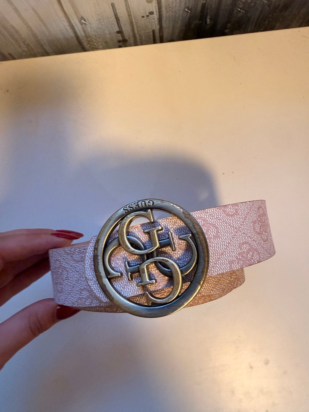 Guess riem met beschadigd logo, Ophalen of Verzenden, Gedragen, Overige kleuren