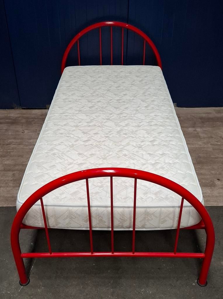 Eenpersoonsbed metaal (met eventueel matras), Ophalen, Gebruikt, 90 cm, Eenpersoons