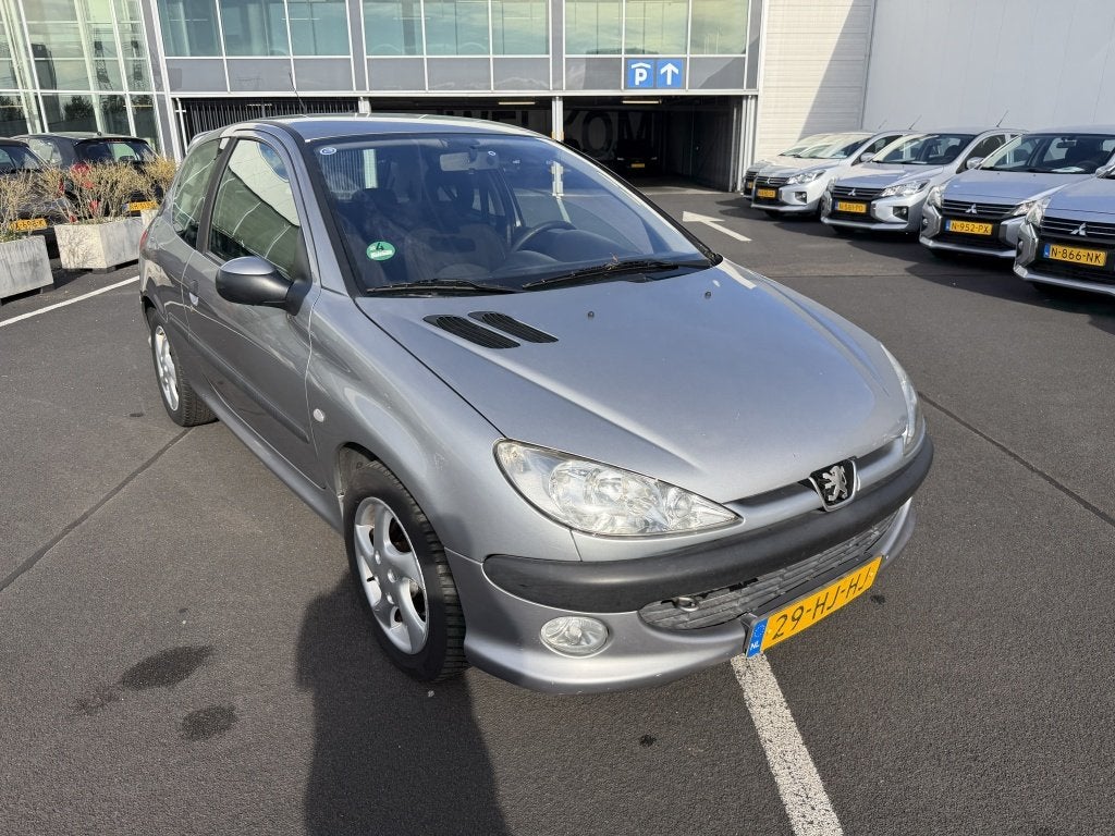 Peugeot 206 1.6-16V XS (bj 2001), foto 2