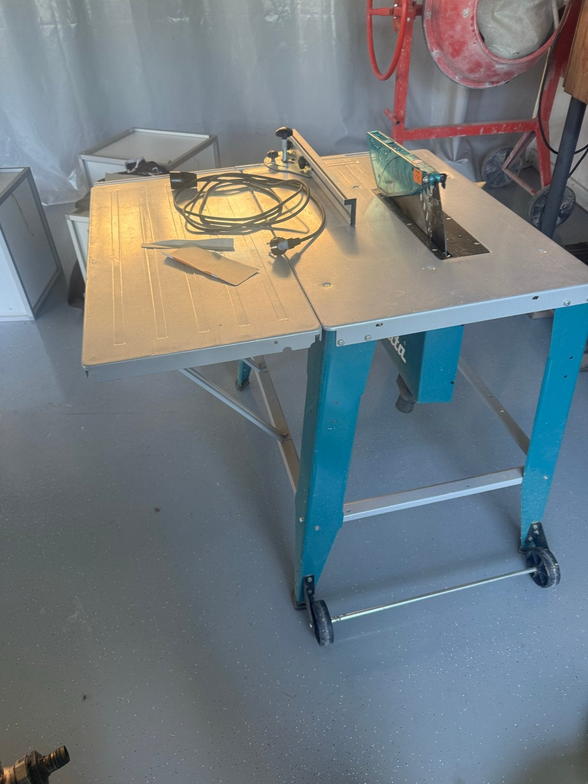 Makita zaagtafel - Krachtige en betrouwbare cirkelzaag, Ophalen, Gebruikt, Cirkelzaag, 70 mm of meer
