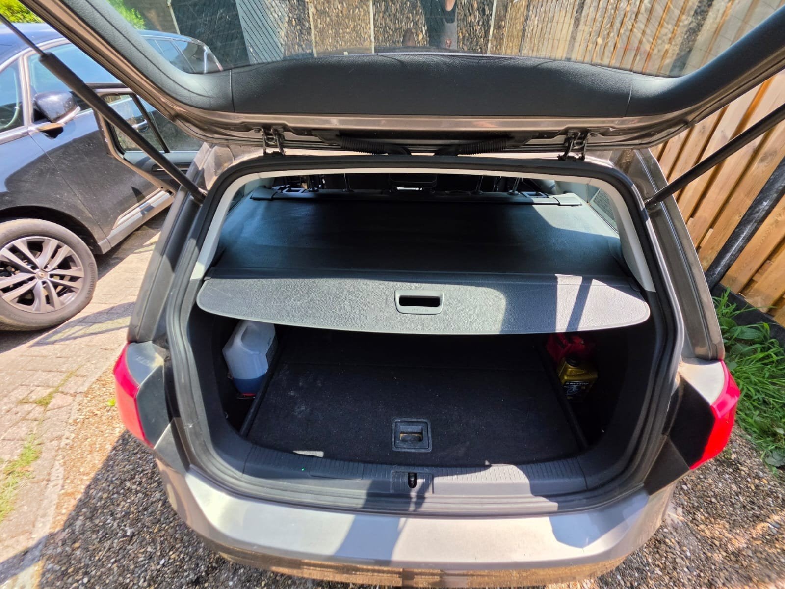 Foto 15 van Volkswagen Golf 1.6 TDI 77KW Variant DSG 2014 Grijs