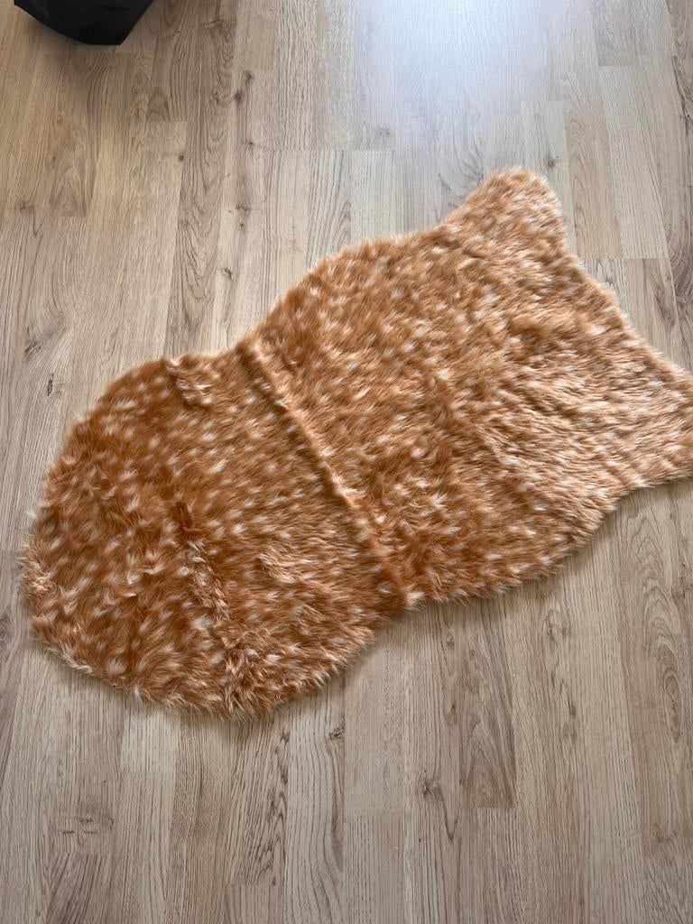 Nep bont bambi kleed, Huis en Inrichting, Woonaccessoires | Plaids en Woondekens, Ophalen, Zo goed als nieuw