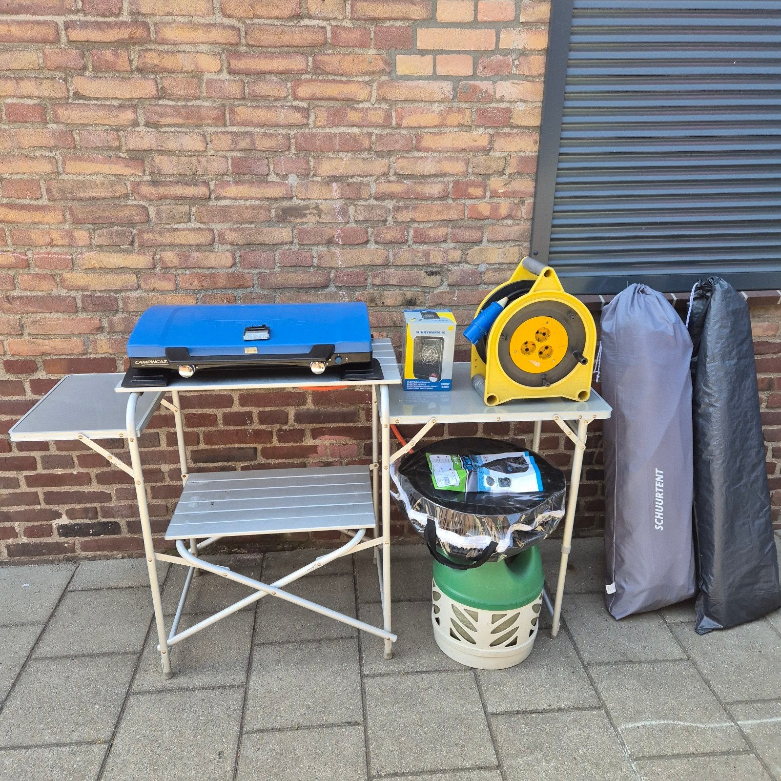 Campinguitrusting: Kooktoestel, Tafel, Gasfles, Tent, Ophalen, Gebruikt