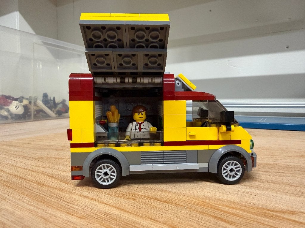 Lego City Pizza Bestelwagen, Verzamelen, Gebruikt, Community@lego.com, Ophalen of Verzenden, 33 Bath Road Slough SL1 3UF United Kingdom