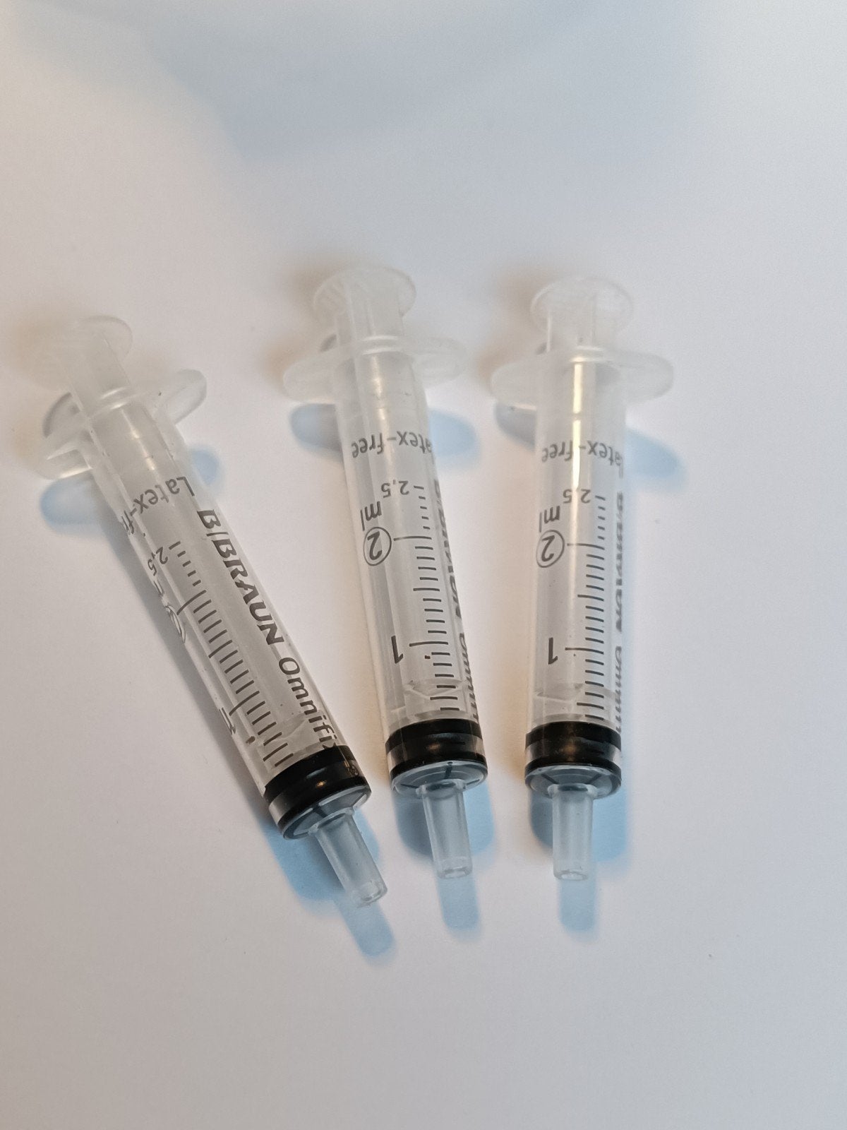 Diverse handvoeding spuitjes en kropnaalden, Dieren en Toebehoren, Meerdere dieren, Geringd