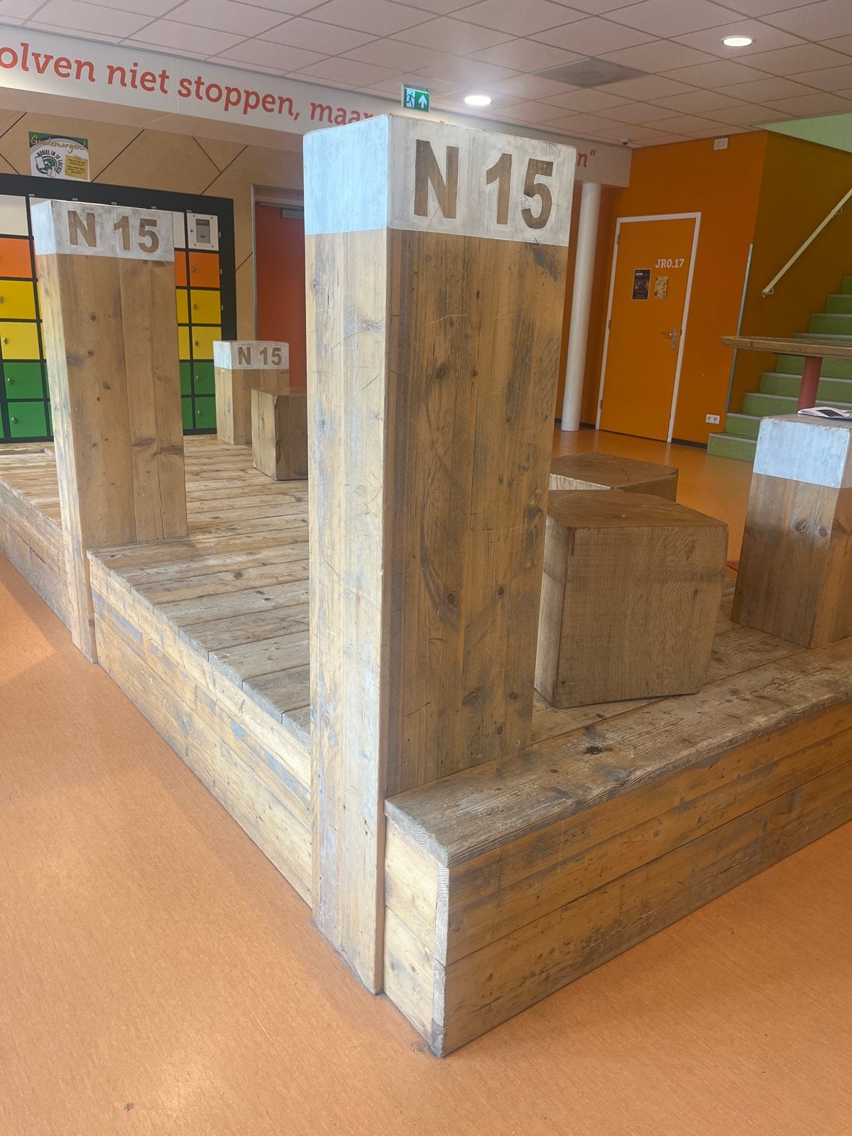 Houten speelplatform met zitblokken, Huis en Inrichting, Ophalen of Verzenden, Gebruikt