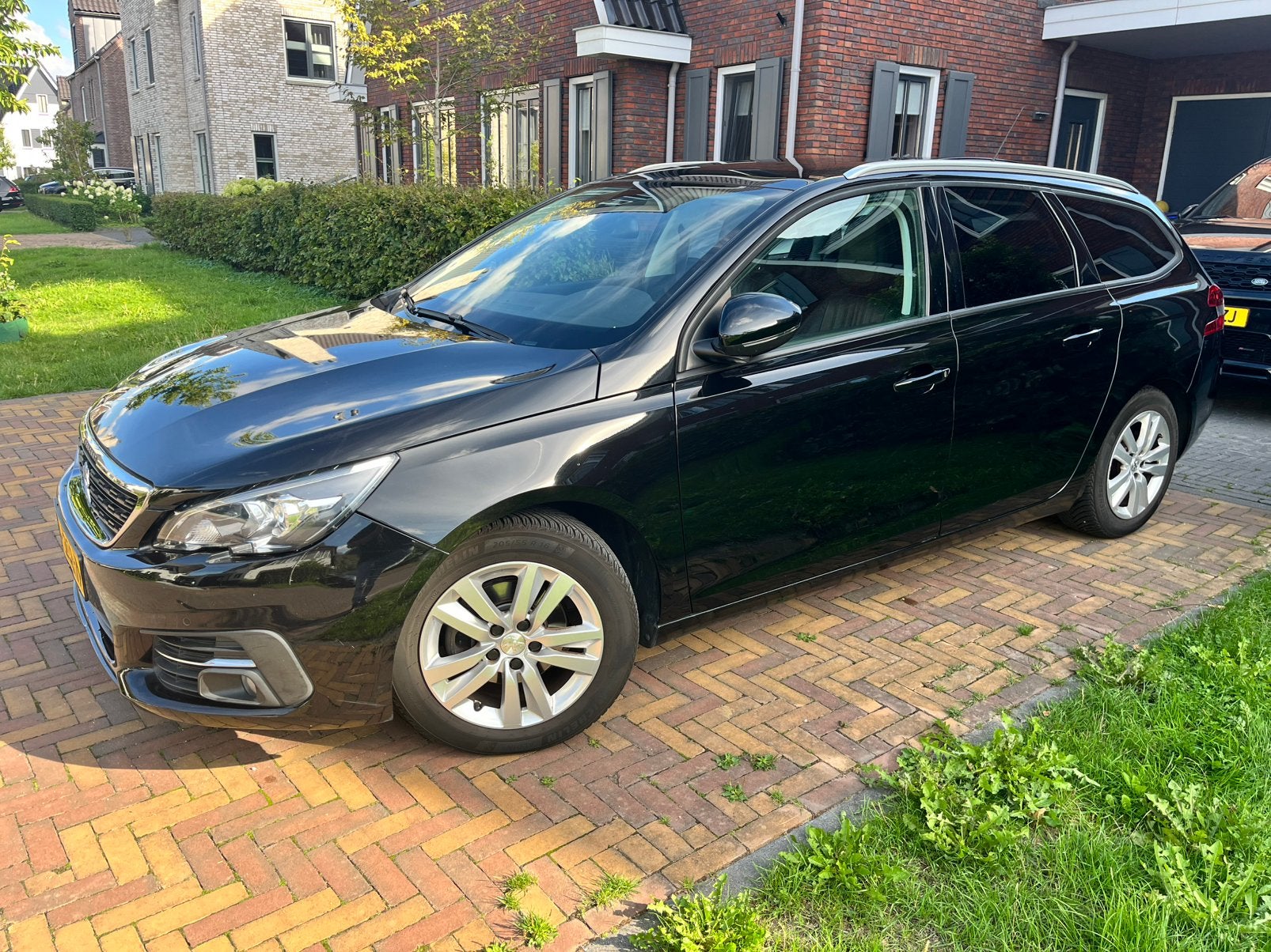 Peugeot 308 1.2 110pk S&S 2019 Zwart - Panorama dak - Leer, Auto's, Voorwielaandrijving, 1199 cc, Zwart, Origineel Nederlands