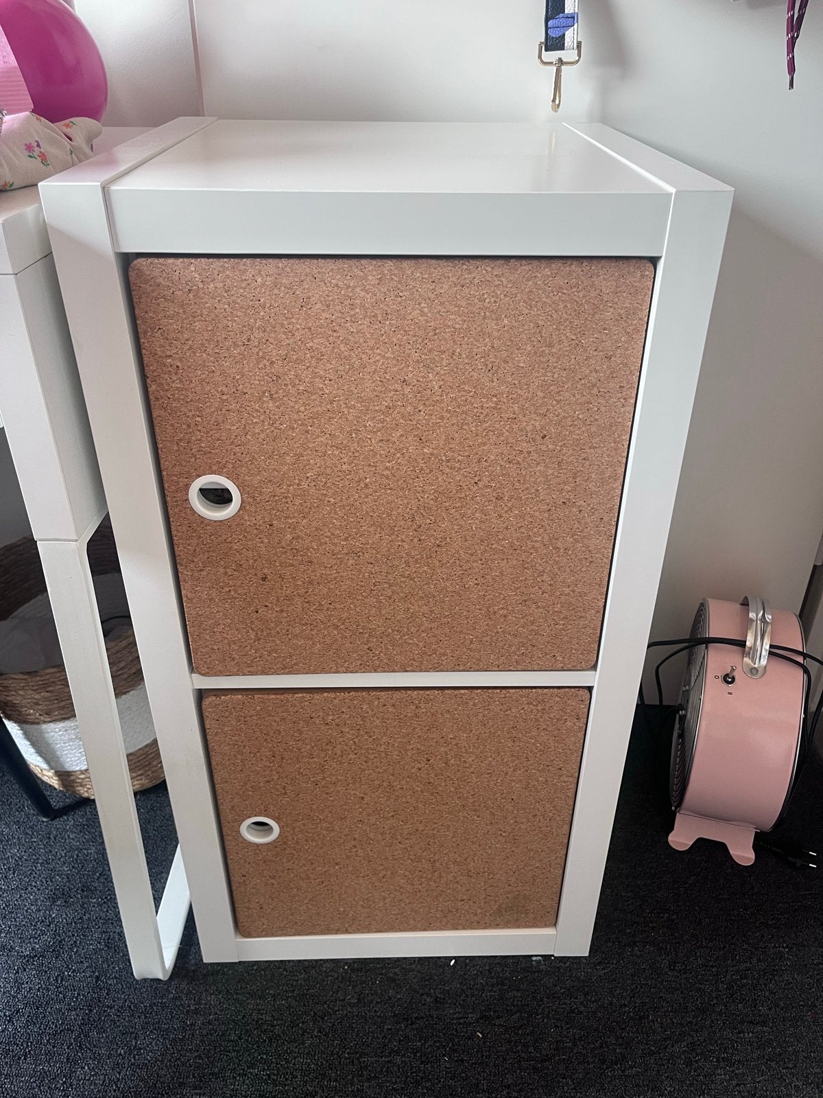 IKEA KALLAX wit met kurk deurtjes, Huis en Inrichting, Kasten | Overige, Zo goed als nieuw, Ophalen