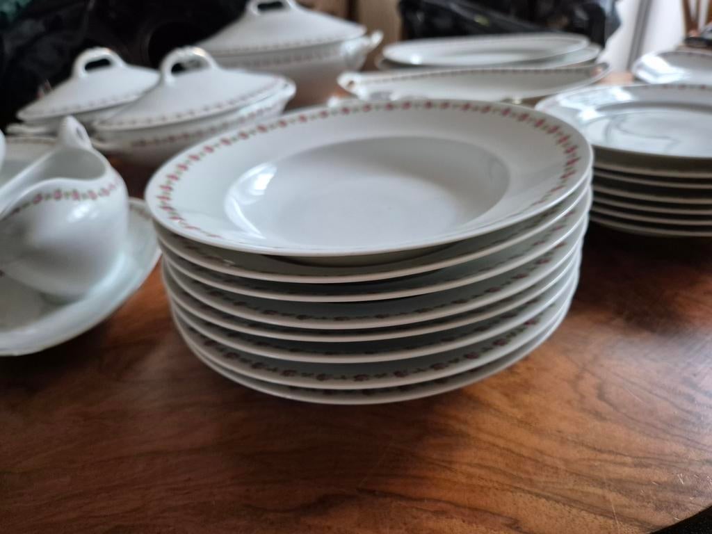 Te koop servies met roze roosjes, Ophalen
