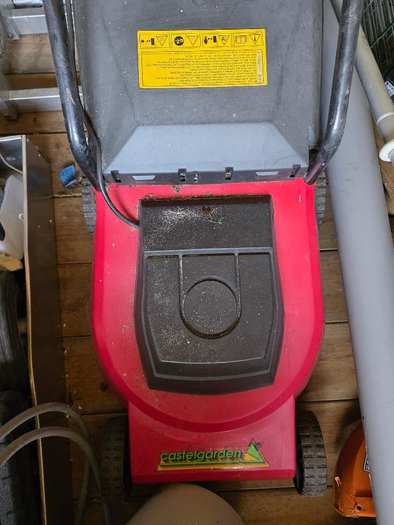 Aangeboden goedwerkende Grasmaaier, Cirkelmaaier, Gebruikt, Elektrische grasmaaier, Ophalen of Verzenden