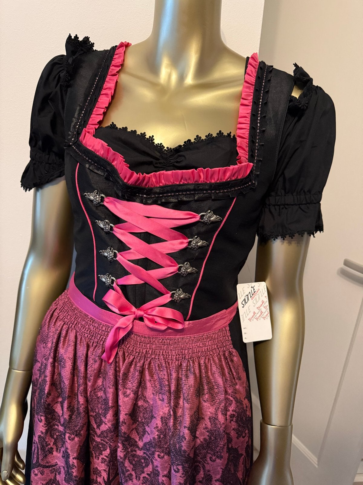 Dirndl zwart/roze -  Nieuw st. peter trachten, Ophalen, Zo goed als nieuw, Maat 36 (S), Onder de knie