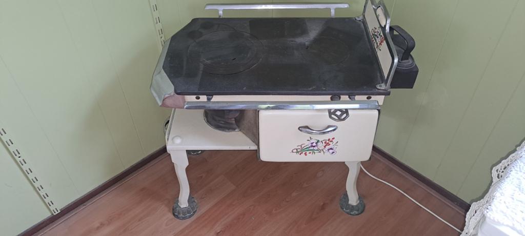 Antieke Leuvense Stoof / Plattebuiskachel - Prima Staat, Witgoed en Apparatuur, Fornuizen, Minder dan 85 cm, Gas, 4 kookzones