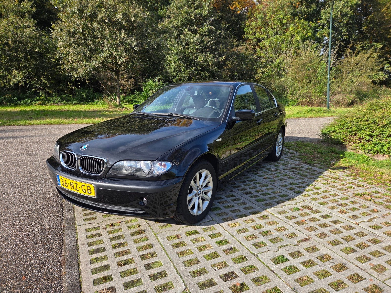 BMW 3-Serie 2.0 I 318 2004 Zwart, Auto's, Achterwielaandrijving, 1995 cc, Zwart, Handgeschakeld