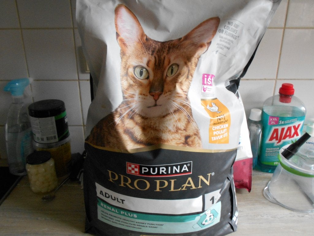 Nieuwe zak Pro plan kattenbrokken, Ophalen, Kat
