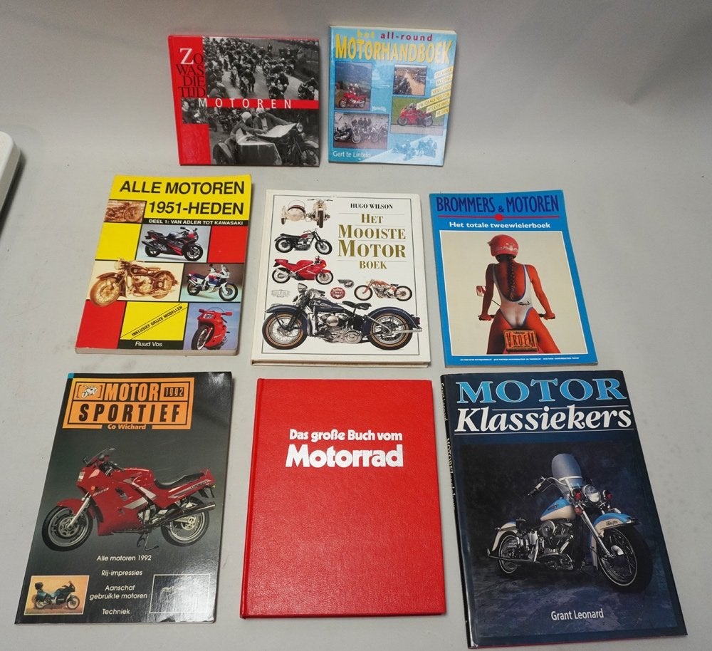 6 Boeken over bromfietsen en motoren, Ophalen of Verzenden, Gelezen