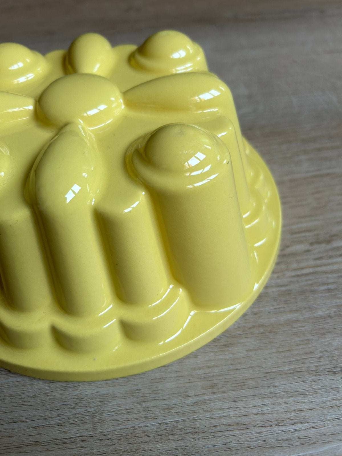 Puddingvorm geel rond vintage, Ophalen of Verzenden, Zo goed als nieuw, Steen/keramiek, Geel