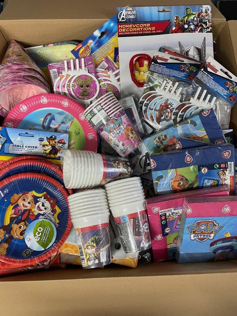 ruim 250 stuks feestartikelen Pokemon Cars Disney Paw Patrol, Ophalen of Verzenden, Nieuw, Versiering, Verjaardag
