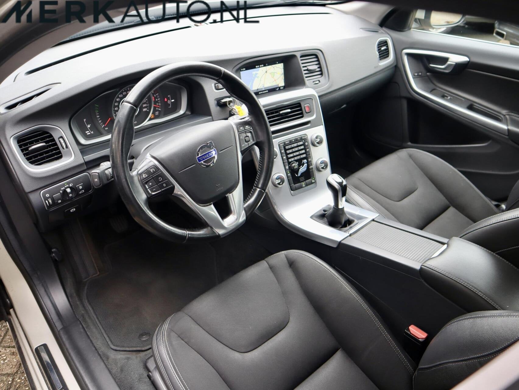 Volvo V60 2.0 T3 Nordic+Standkachel-Trekhaak-Dealer onderhou, Dealer onderhouden, Gebruikt, 4 cilinders, Leder en Stof