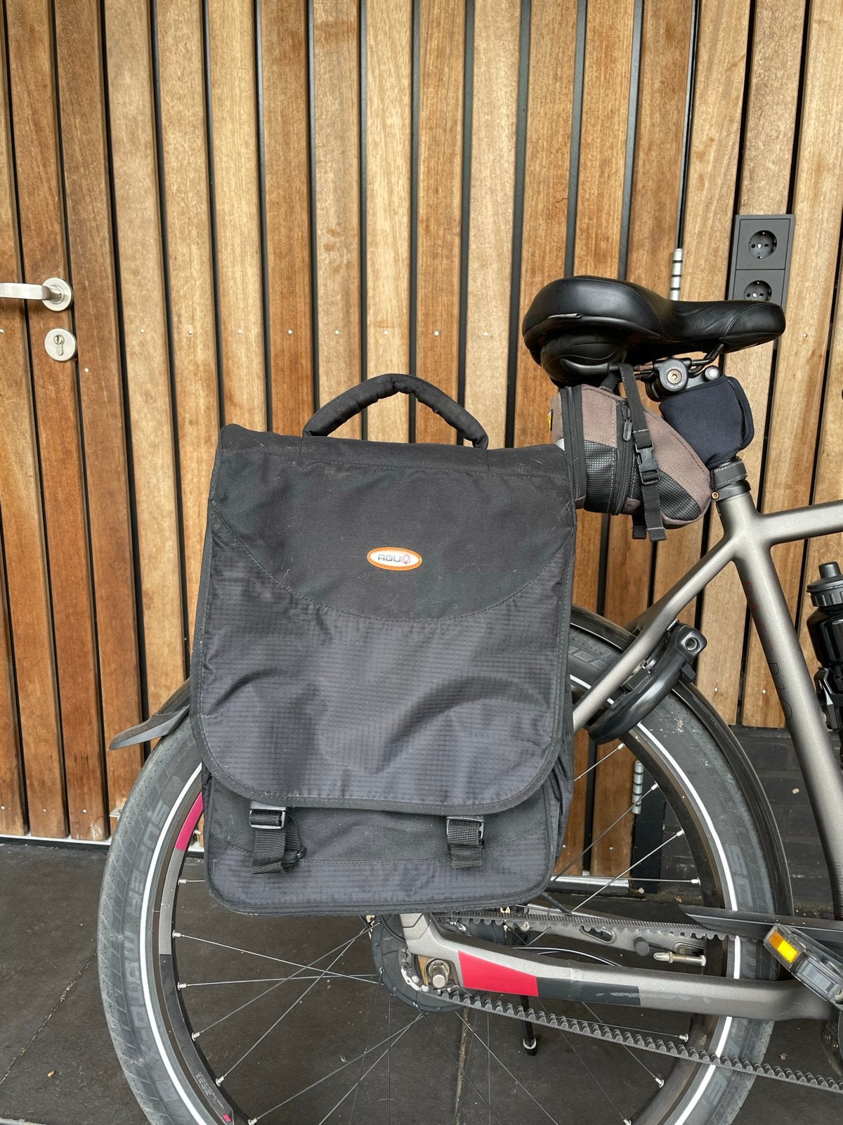 AGU Fiets Laptop Tas - Z.G.A.N. met Beschermhoes & Vakken, Ophalen of Verzenden, Zo goed als nieuw