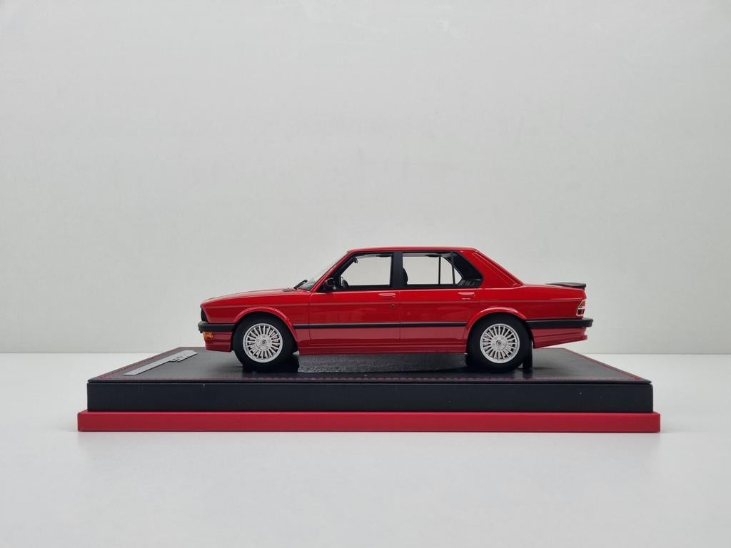 AB Models
Bmw E28 M5 1/60
1:18 Nieuw, Hobby en Vrije tijd, Modelauto's | 1:18, Nieuw, Auto, Ophalen of Verzenden