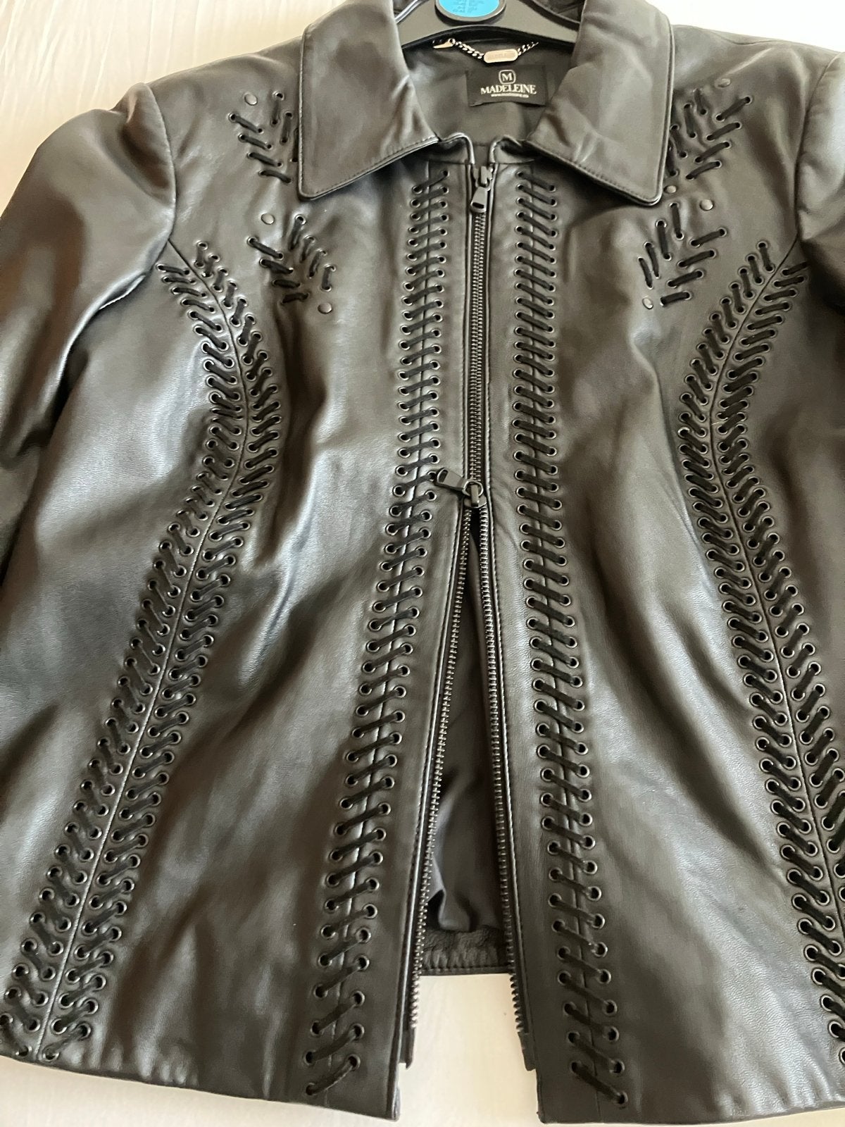 Madeleine Zwart Leren Jasje met Decoratieve Details, Ophalen of Verzenden, Zo goed als nieuw, Maat 38/40 (M), Zwart