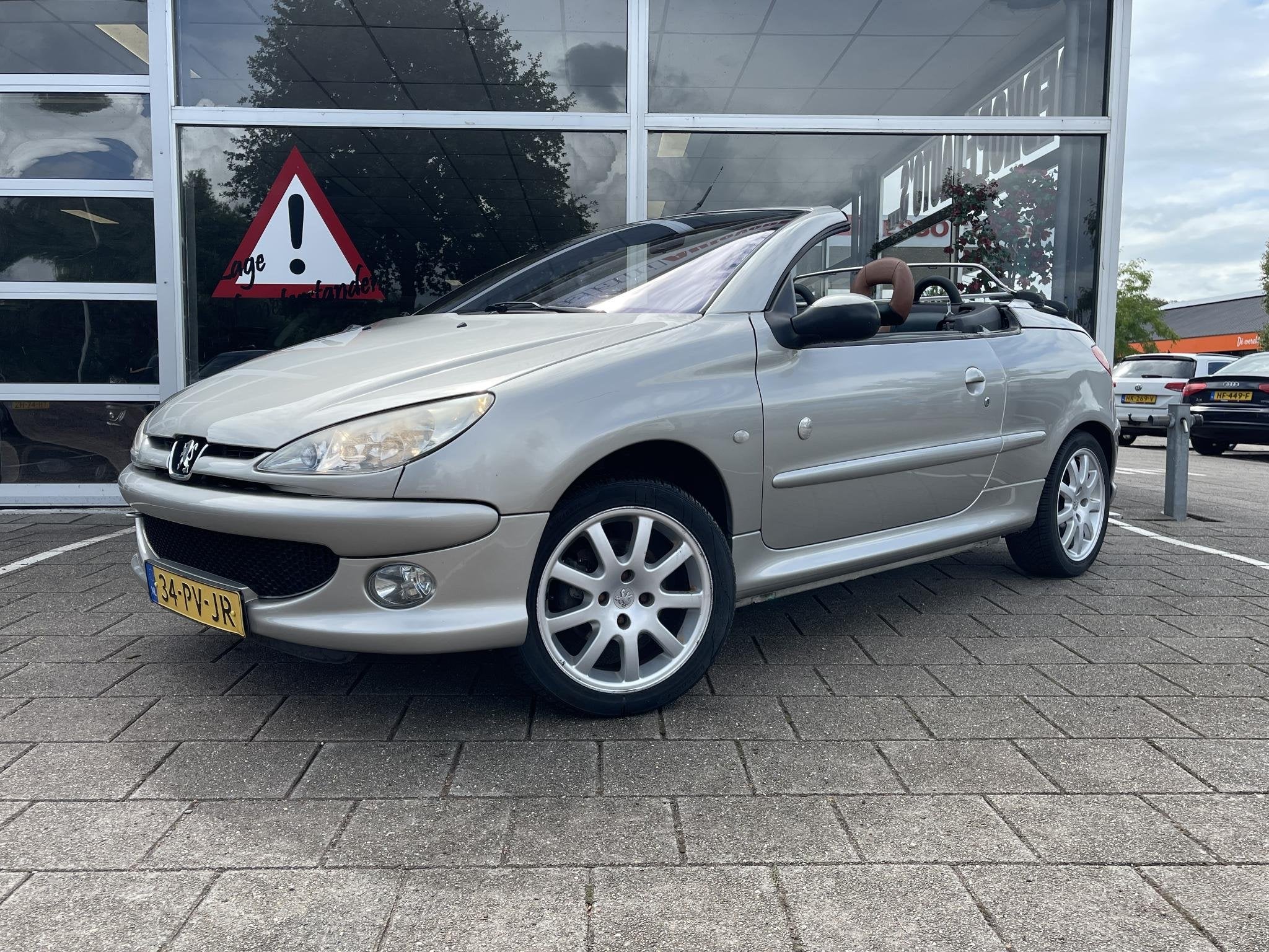 Peugeot 206 CC 1.6-16V Roland Garros /Cabrio/Cruisecontrol/, Voorwielaandrijving, Stof, Gebruikt, 4 cilinders