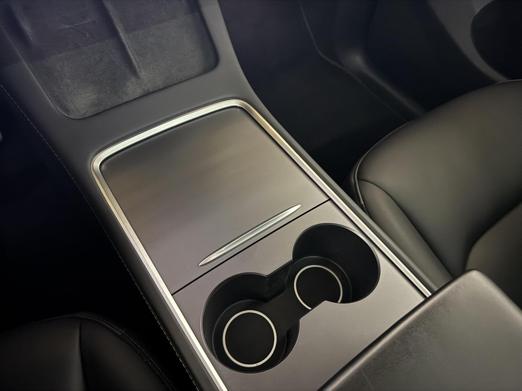 Foto 50 van Tesla Model Y RWD 58 kWh 92% SOH Black Edition Trekhaak FSD