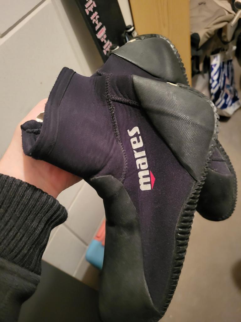 Setje Mares duikschoenen maat 42-45, Watersport en Boten, Duiken, Ophalen of Verzenden, Gebruikt, Duikpak