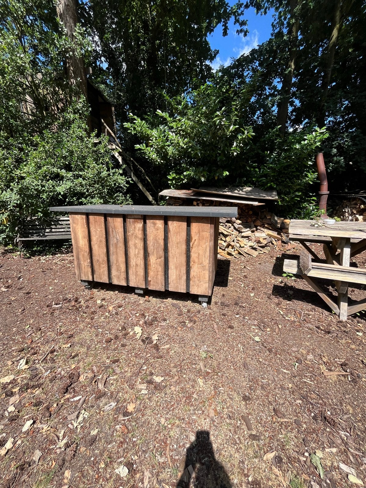 Robuuste houten buitenbar op wielen, Ophalen, Gebruikt