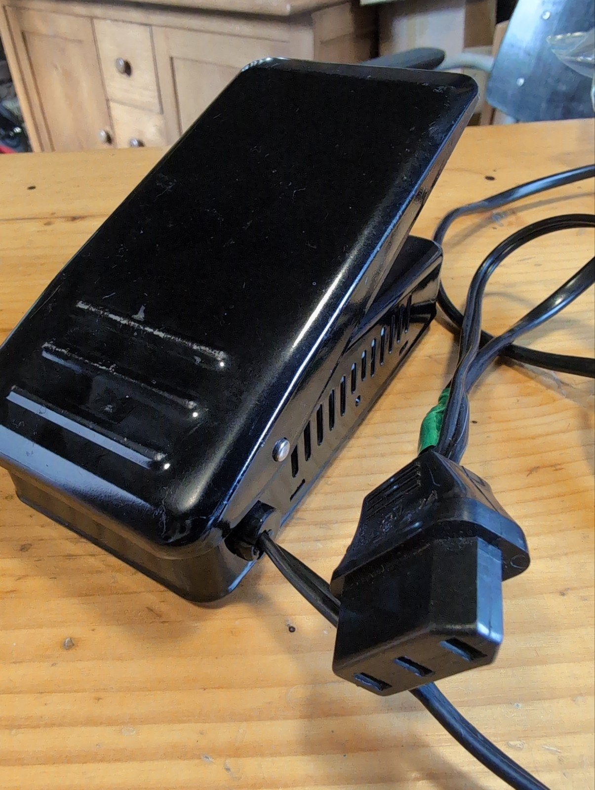 Voetpedaal voor naaimachine - 250V 3A, Ophalen of Verzenden, Gebruikt, Toebehoren, Overige merken
